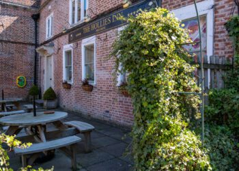 Valentine’s quiz, curry and raffle night at The Hollies