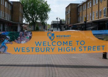 Town council unveils giant ‘Welcome to Westbury High Street’ banners