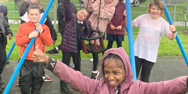 Pupils brave the weather in Penleigh Park bulb planting