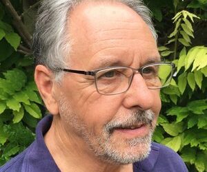 Crosspoint trustee steps down