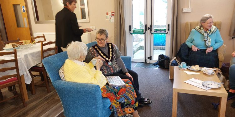 Mayor enjoys “lovely” visit to sheltered housing scheme