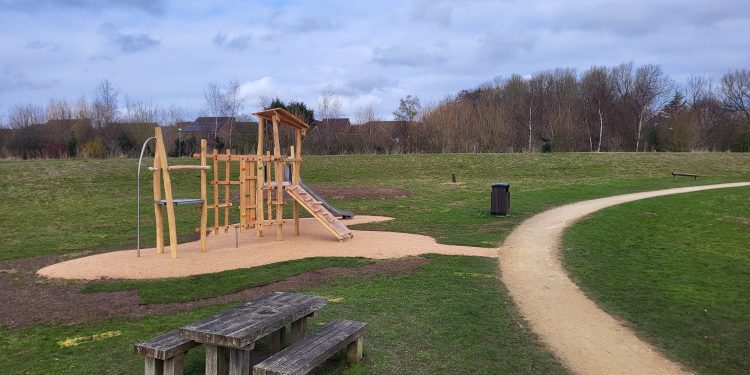 New play equipment installed at Vivash Park