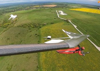 Paragliders rally volunteers for White Horse litter pick