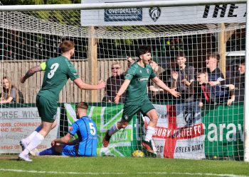Late equaliser denies White Horse Men