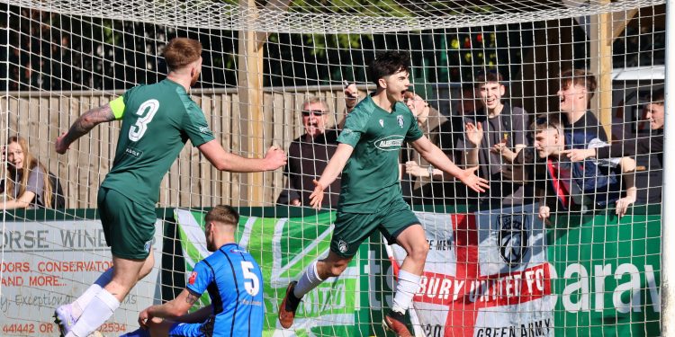 Late equaliser denies White Horse Men