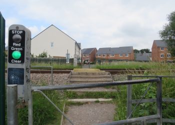 Opposition builds against ‘dangerous’ plan to close railway crossing