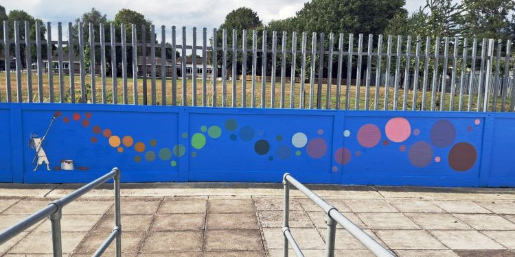 Pupils brighten up Westbury Community Project with mural