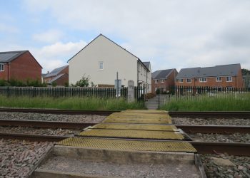 Councillors reject plan to close Penleigh Park railway crossing