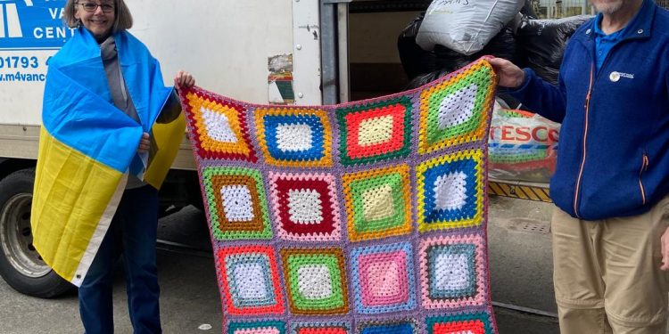 Community project creates blankets for people in Ukraine