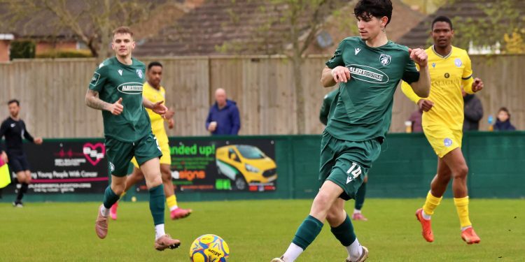 United edge tight encounter to consolidate top ten position