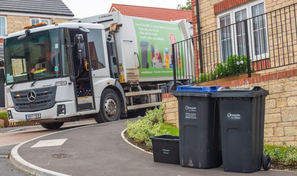 4,000 sign petition to save fortnightly bin collections