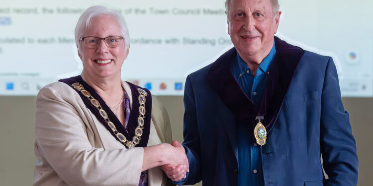 Town welcomes new mayoral team